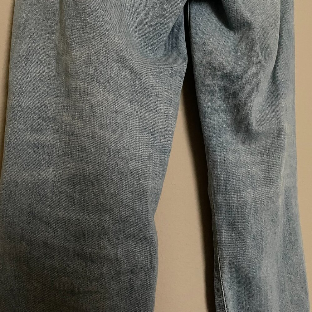 American Eagle, 2 Short, Distressed Tom Girl Jeans. - Picture 5 of 9